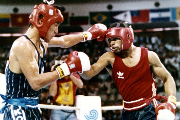 Roy Jones Jr. получил золотую медаль по боксу от соперника с Олимпиады 1988 года.