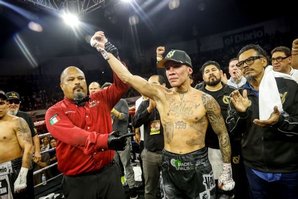 Оскар Вальдес одерживает победу над Ричардом Мединой решением судей.