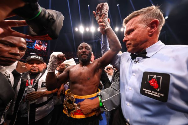 Terence Crawford отклонил вызов от Ильи Топурии из UFC.