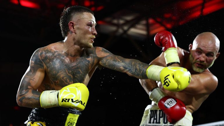 Liam Paro побеждает и входит в рейтинги полусреднего веса.