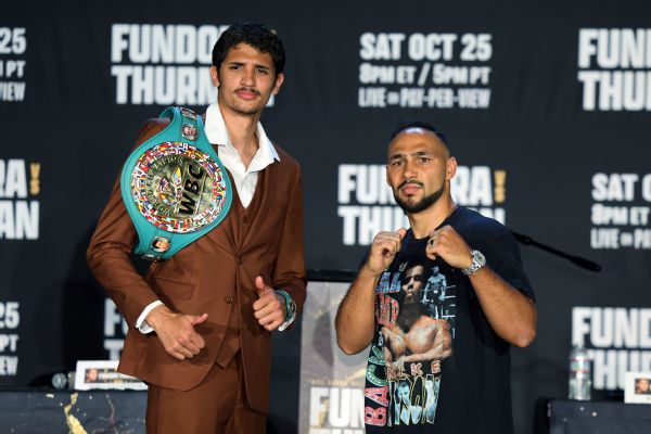 Hand injury delays Fundora vs. Thurman title defense.