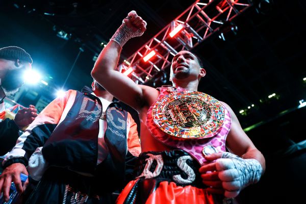 Garcia knocks out Gonzalez in Brooklyn farewell