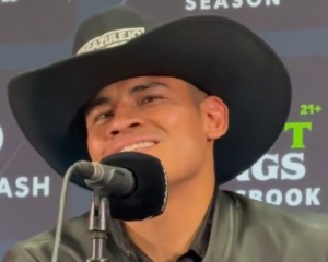 Наваррете досрочно победил Нунеса в кровавой рубке: карты судей.